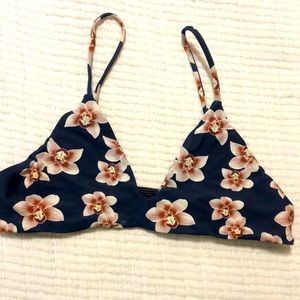 Acacia Napali top, Isle print. Size large, gently used & in excellent condition